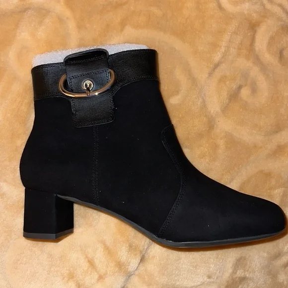 Womens Black Rockport Bootie w/decorative Buckle. 7W - Picture 3 of 11